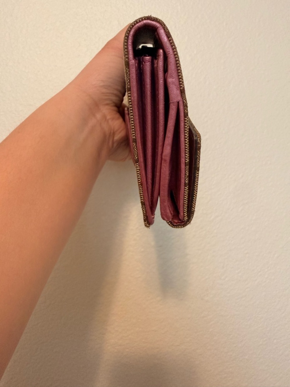 Gucci GG Canvas Continental Wallet - Picture 9 of 17